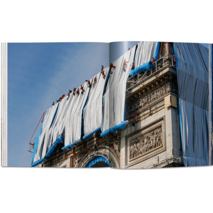 Christo and Jeanne-Claude. L’Arc de Triomphe, Wrapped