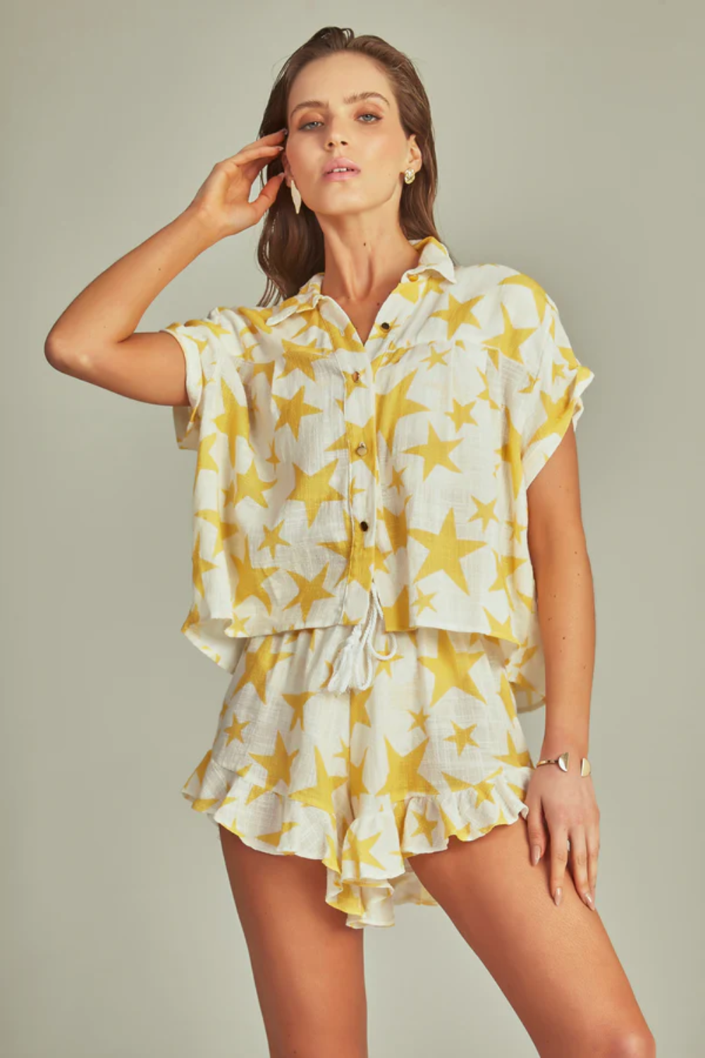 RUFFLE SHORTS YELLOW STAR PRINT